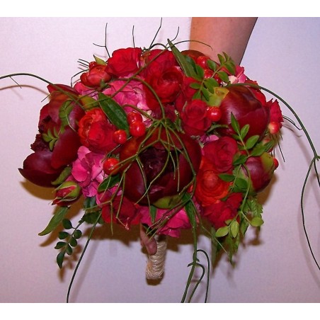 Ram de núvia de peoníes i roses